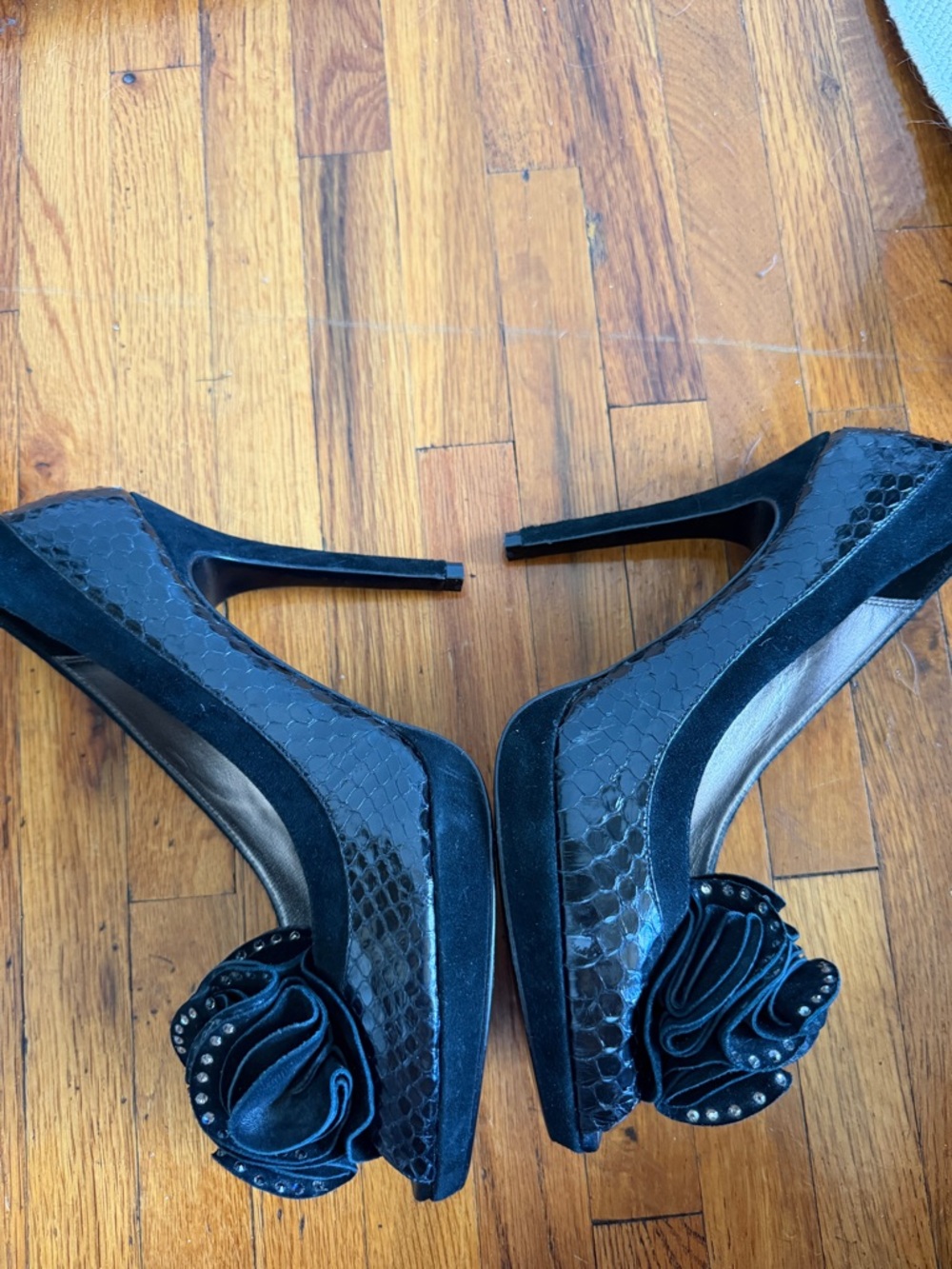 Black Peep-Toe Stiletto Heels with Floral Accent - Picture 5 of 9